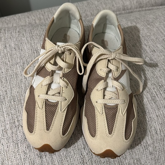 Women’s New balance 327 - Picture 2 of 16